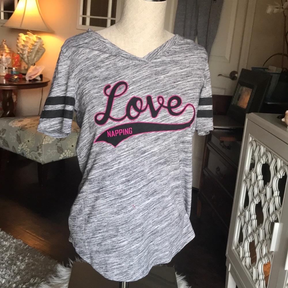 “SO” grey/pink/black, XS, v-neck, t-shirt.